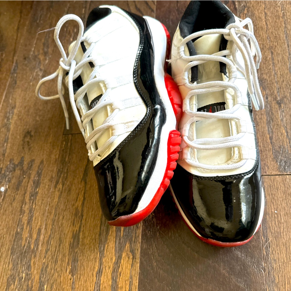 Nike MENS Air Jordan 11 XI Retro "Concord Bred" White Blk Red AV2187-160 Sz 9.5